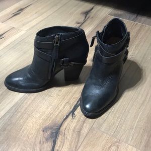 Dolce Vita Harlene black ankle boot booties